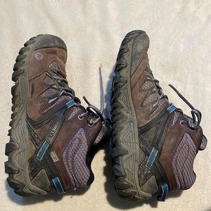 Plum Merrell Moab Hiking Boots for Women. Vibram sole, waterproof. Size 9.
